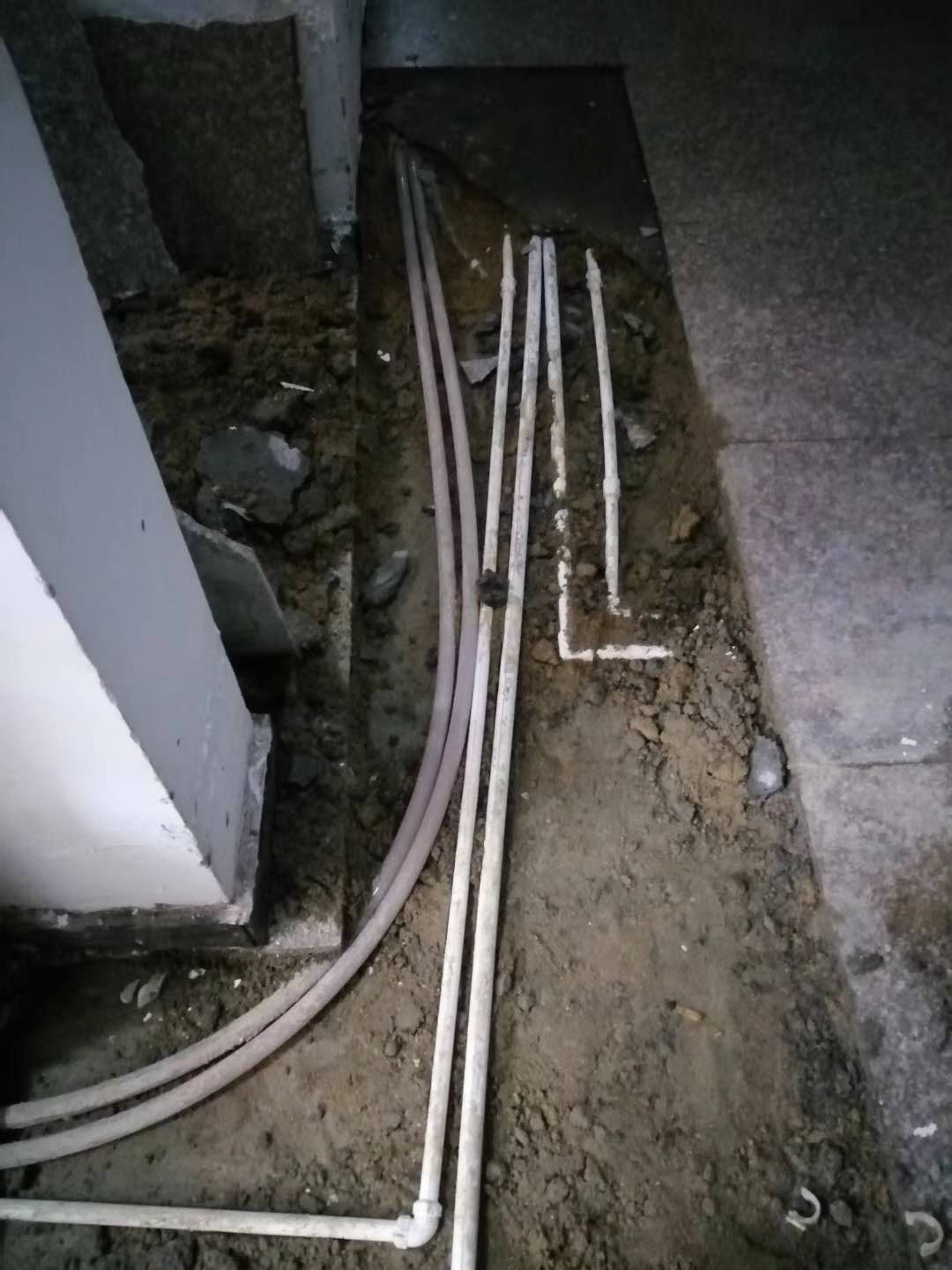 徐汇漏水，切勿盲目乱刨乱砸